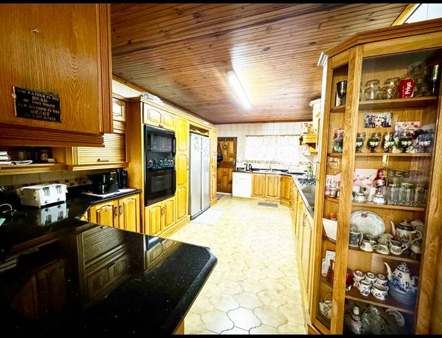 7 BEDROOM HOUSE FOR SALE IN UMHLATUZANA